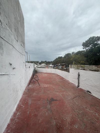 AGRACIADA Y PILAR COSTA - CASA DE ALTOS CON AMPLIA TERRAZA