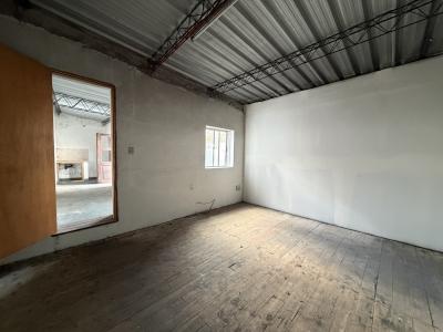 SAN MARTIN Y C. REYLES - 600M2 CONSTRUIDOS - ENTRADA CAMIONES