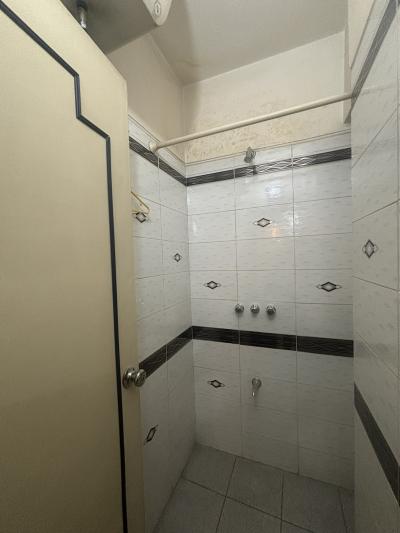 RIO BRANCO Y COLONIA - MUY BUEN LOCAL ESQUINA 300m2 EN 3 PLANTAS