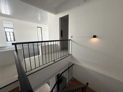 VAZQUEZ Y AV. 18 DE JULIO - 642m2 EN EMBLEMATICO EDIFICIO ESQUINERO