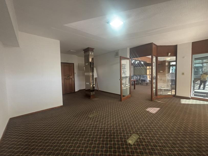 RIO BRANCO Y COLONIA - MUY BUEN LOCAL ESQUINA 300m2 EN 3 PLANTAS-22