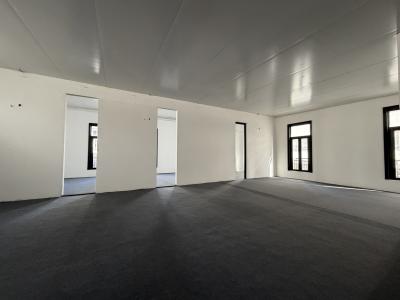 VAZQUEZ Y AV. 18 DE JULIO - 642m2 EN EMBLEMATICO EDIFICIO ESQUINERO