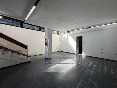 RIO BRANCO Y COLONIA - MUY BUEN LOCAL ESQUINA 300m2 EN 3 PLANTAS