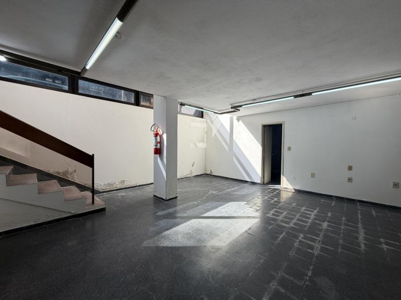 RIO BRANCO Y COLONIA - MUY BUEN LOCAL ESQUINA 300m2 EN 3 PLANTAS-23