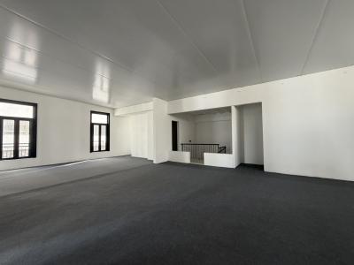 VAZQUEZ Y AV. 18 DE JULIO - 642m2 EN EMBLEMATICO EDIFICIO ESQUINERO