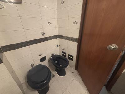 RIO BRANCO Y COLONIA - MUY BUEN LOCAL ESQUINA 300m2 EN 3 PLANTAS