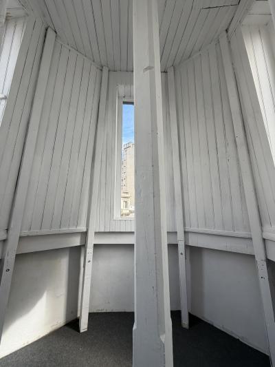 VAZQUEZ Y AV. 18 DE JULIO - 642m2 EN EMBLEMATICO EDIFICIO ESQUINERO