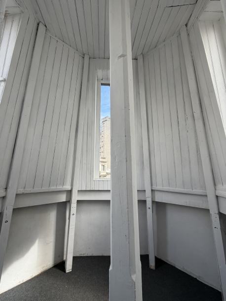 VAZQUEZ Y AV. 18 DE JULIO - 642m2 EN EMBLEMATICO EDIFICIO ESQUINERO-25