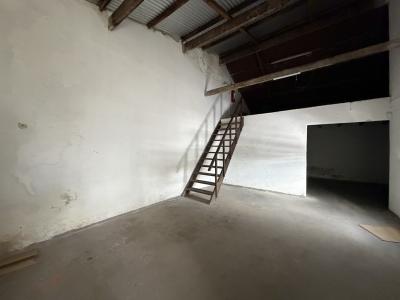 SAN MARTIN Y C. REYLES - 600M2 CONSTRUIDOS - ENTRADA CAMIONES
