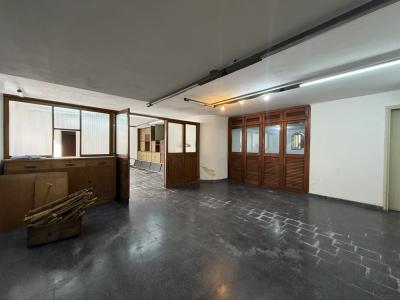 RIO BRANCO Y COLONIA - MUY BUEN LOCAL ESQUINA 300m2 EN 3 PLANTAS