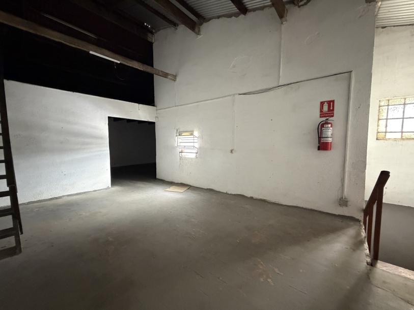 SAN MARTIN Y C. REYLES - 600M2 CONSTRUIDOS - ENTRADA CAMIONES-17