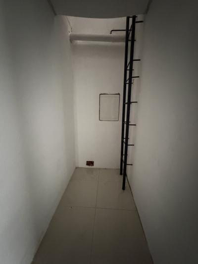 VAZQUEZ Y AV. 18 DE JULIO - 642m2 EN EMBLEMATICO EDIFICIO ESQUINERO