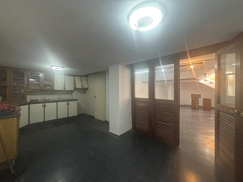 RIO BRANCO Y COLONIA - MUY BUEN LOCAL ESQUINA 300m2 EN 3 PLANTAS-29