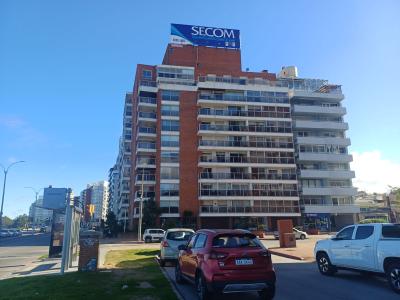 RAMBLA E HIPOLITO IRIGOYEN - 4 DORMITORIOS + 3 BAÑOS + 2 GARAJES