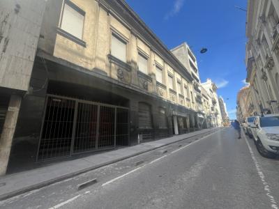 MISIONES Y 25 DE MAYO - PARA RECICLAR - OPORTUNIDAD PARA VIVIENDA U OFICINA 70m2!