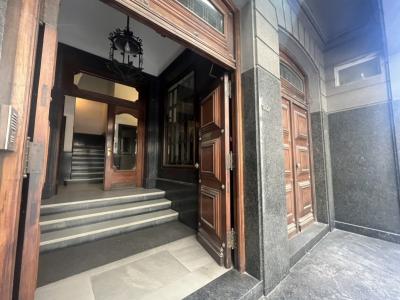 MISIONES Y 25 DE MAYO - PARA RECICLAR - OPORTUNIDAD PARA VIVIENDA U OFICINA 70m2!