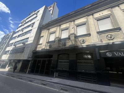 MISIONES Y 25 DE MAYO - PARA RECICLAR - OPORTUNIDAD PARA VIVIENDA U OFICINA 70m2!