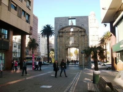 DIRI SARANDI Y BACACAY - C/RENTA GALERIA CIUDADELA 64m2 EN 2 PLANTAS