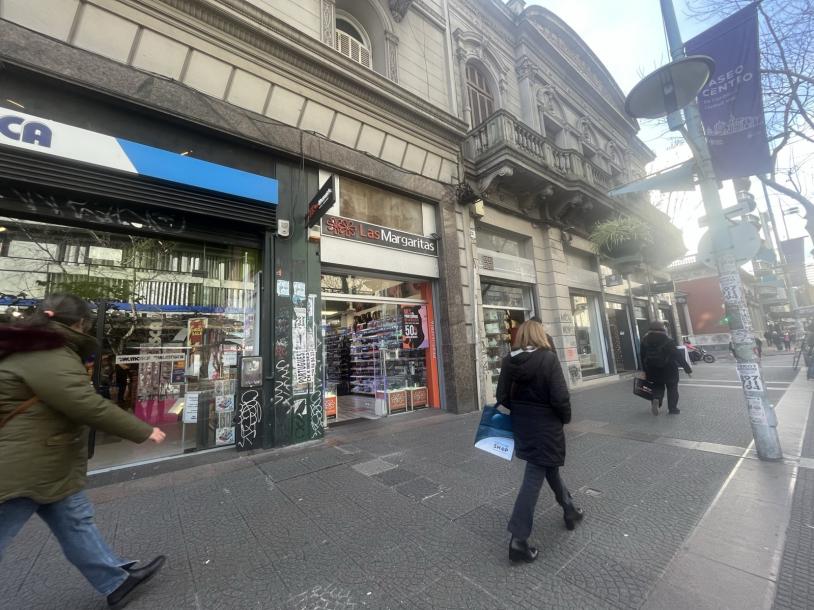 18 DE JULIO A MTS DE PLAZA CAGANCHA - 190m2 en 3 niveles-1