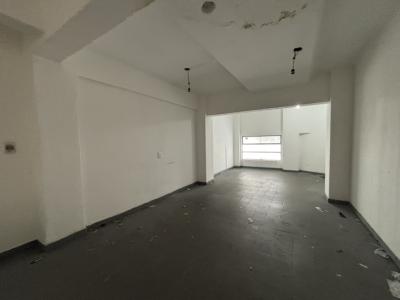 EJIDO Y PAYSANDU - LOCAL EN 3 NIVELES 87m2