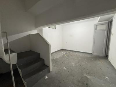 EJIDO Y PAYSANDU - LOCAL EN 3 NIVELES 87m2