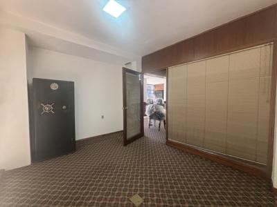 RIO BRANCO Y COLONIA - MUY BUEN LOCAL ESQUINA 300m2 EN 3 PLANTAS