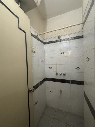 RIO BRANCO Y COLONIA - MUY BUEN LOCAL ESQUINA 300m2 EN 3 PLANTAS