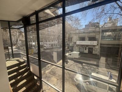 RIO BRANCO Y COLONIA - MUY BUEN LOCAL ESQUINA 300m2 EN 3 PLANTAS