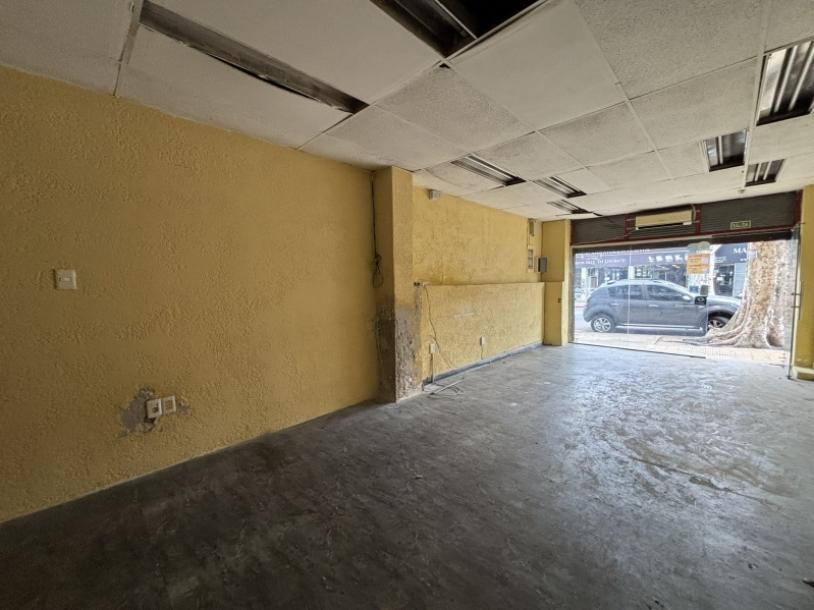 LOCAL SOBRE GRAL. FLORES Y RIVADAVIA - 34 m2-8