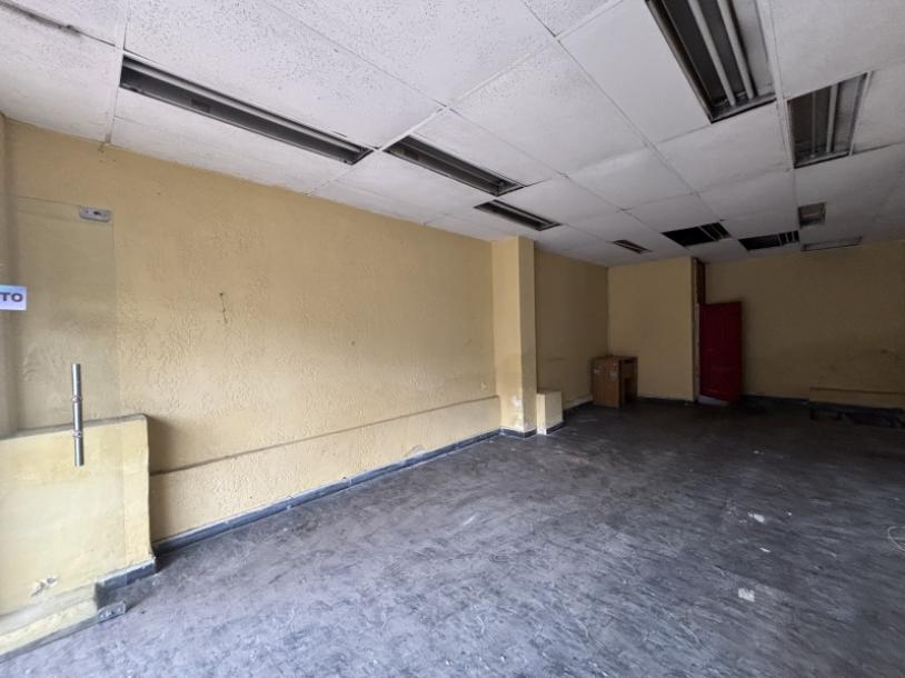 LOCAL SOBRE GRAL. FLORES Y RIVADAVIA - 34 m2-6