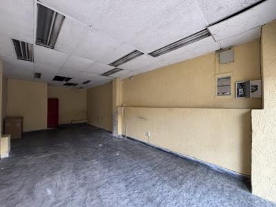 LOCAL SOBRE GRAL. FLORES Y RIVADAVIA - 34 m2