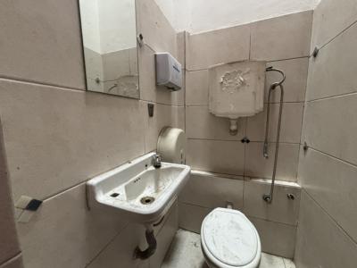 LOCAL SOBRE GRAL. FLORES Y RIVADAVIA - 34 m2