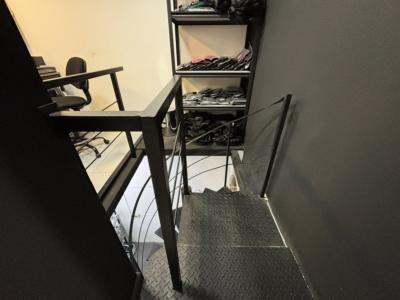 18 DE JULIO Y VAZQUEZ - 100m2 EN 2 NIVELES - MUY BUEN ESTADO