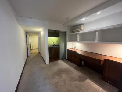 JUAN C GOMEZ Y 25 DE MAYO DIVINA OFICINA EN CIUDAD VIEJA - 43 m2