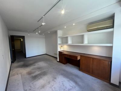 JUAN C GOMEZ Y 25 DE MAYO DIVINA OFICINA EN CIUDAD VIEJA - 43 m2