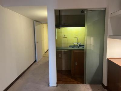 JUAN C GOMEZ Y 25 DE MAYO DIVINA OFICINA EN CIUDAD VIEJA - 43 m2