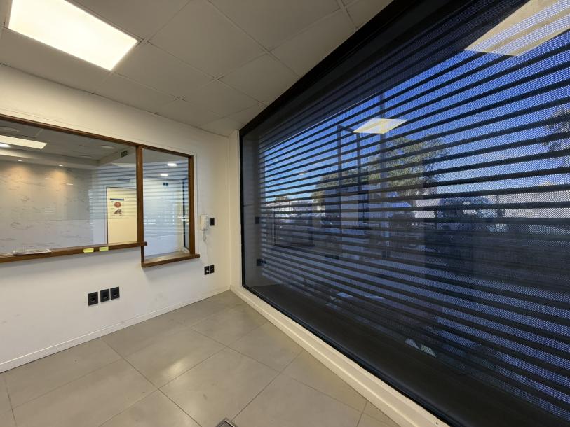 Alquiler | Importante local corporativo de 1.475 m² sobre Av. Gral. Flores-2