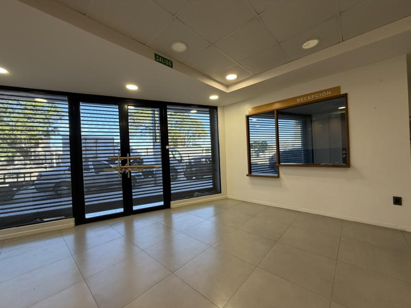 Alquiler | Importante local corporativo de 1.475 m² sobre Av. Gral. Flores-3
