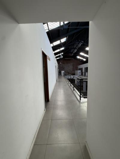 Alquiler | Importante local corporativo de 1.475 m² sobre Av. Gral. Flores
