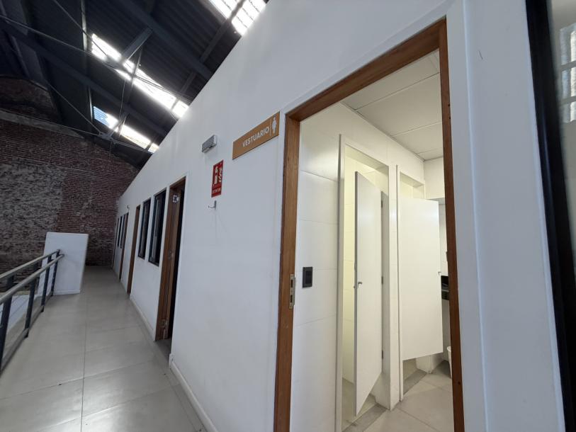 Alquiler | Importante local corporativo de 1.475 m² sobre Av. Gral. Flores-13