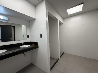 Alquiler | Importante local corporativo de 1.475 m² sobre Av. Gral. Flores