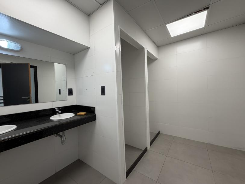 Alquiler | Importante local corporativo de 1.475 m² sobre Av. Gral. Flores-12
