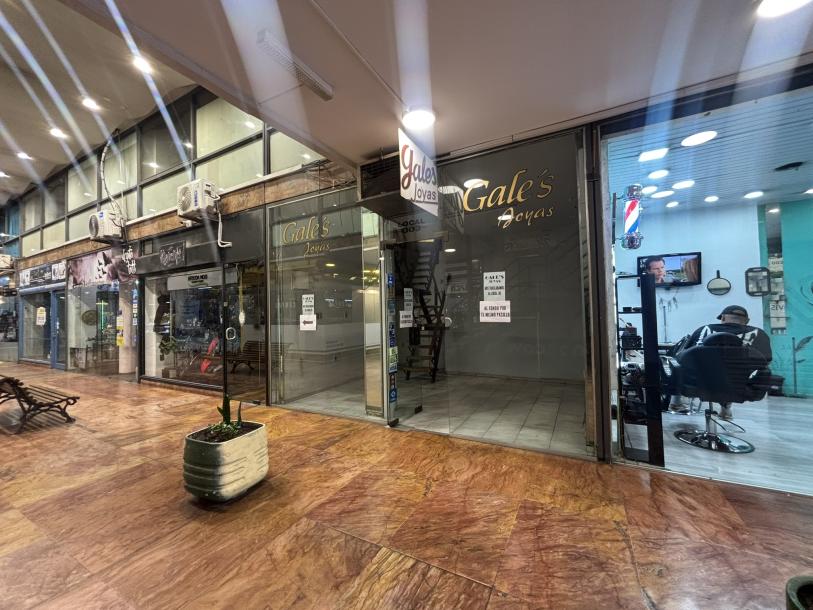 GALERIA DE LAS AMERICAS - 18 DE JULIO Y CARLOS QUIJANO-2