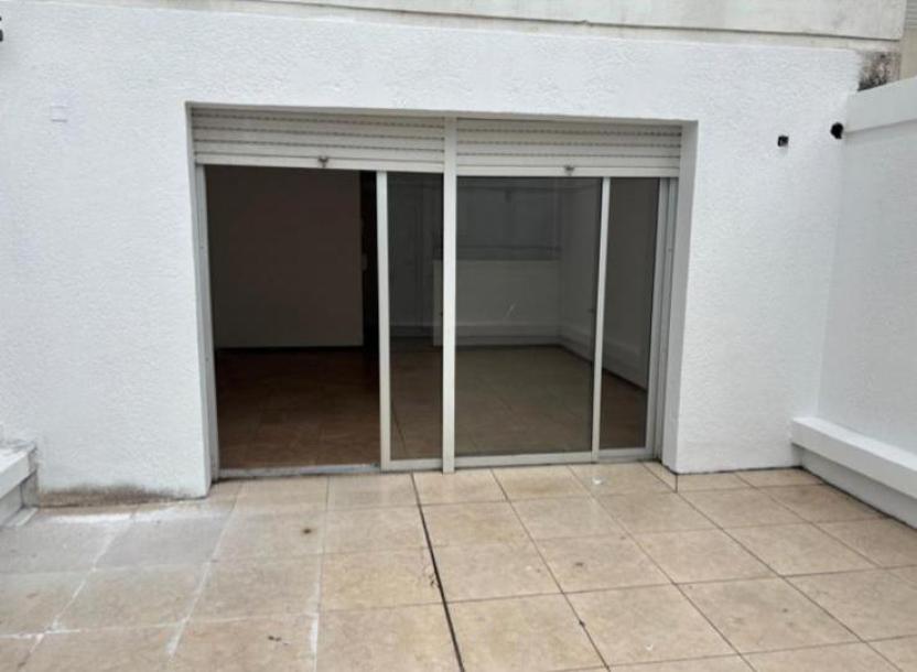 CONSTITUYENTE Y JACKSON  MONOAMBIENTE CON PATIO-2