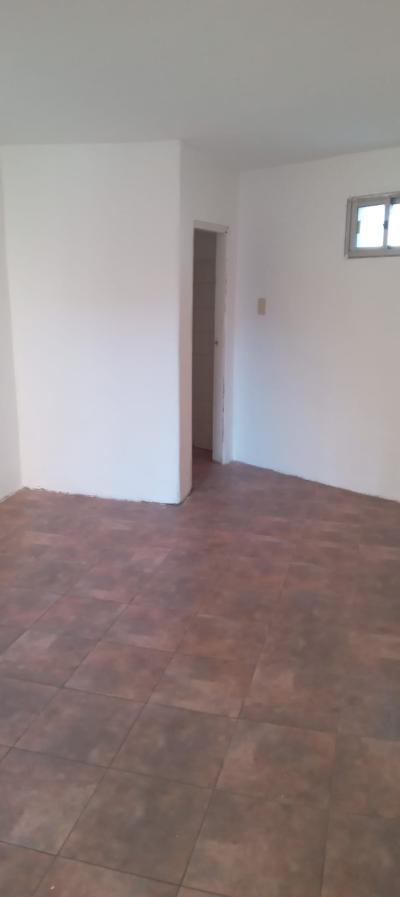 CARLOS DE LA VEGA Y B. RIQUET MONOAMBIENTE CON PATIO FRONTAL