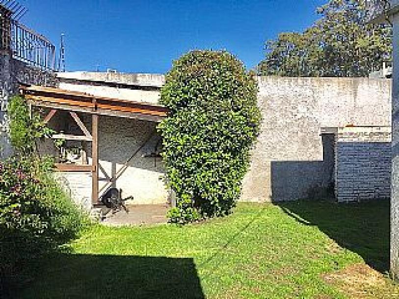 Muy buena casa en Carrasco próximo a Jude-12