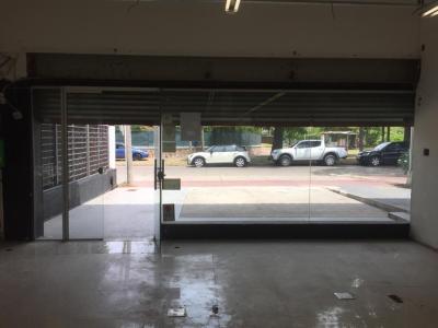 Muy buen local comercial y vivienda en la zona del Náutico