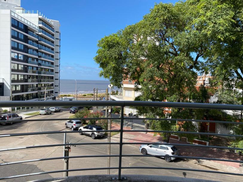 Precioso apto a metros rambla de Malvín-1