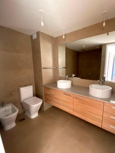 Muy buena opción de apartamento planta baja con jardín propio.