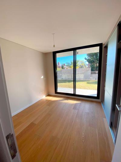 Muy buena opción de apartamento planta baja con jardín propio.